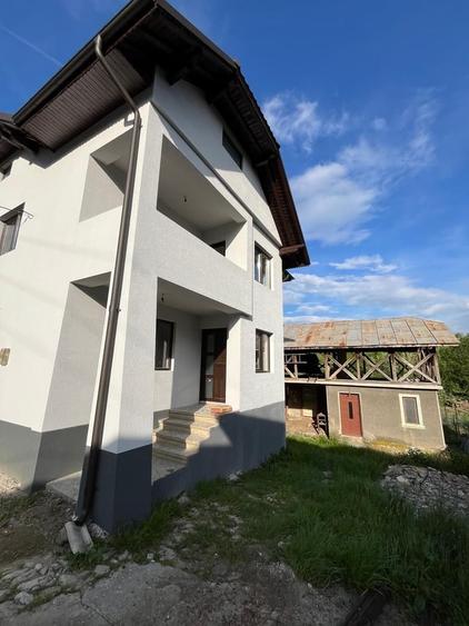 Casă cu 6 camere cu Teren 678 Mp în Central
