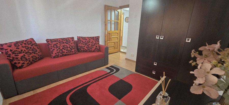 Apartament cu 3 camere decomandat în Micro 11