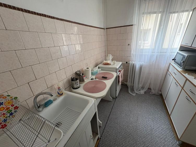 Apartament cu 3 camere decomandat, mobilat în P-ța Reșița