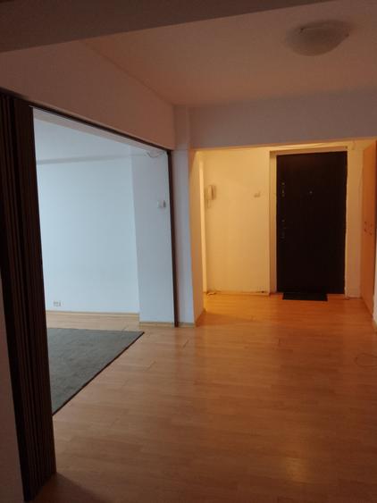 Apartament cu 4 camere decomandat în P-ța Alba Iulia