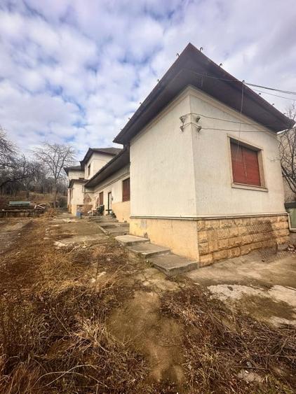 Casă individuală cu 6 camere cu Canalizare în Iris
