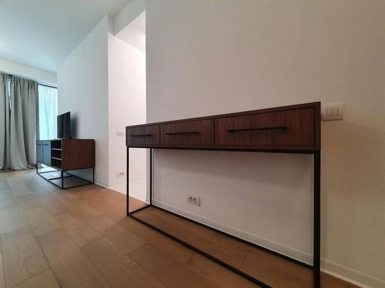 Apartament cu 2 camere semidecomandat, mobilat în Floreasca