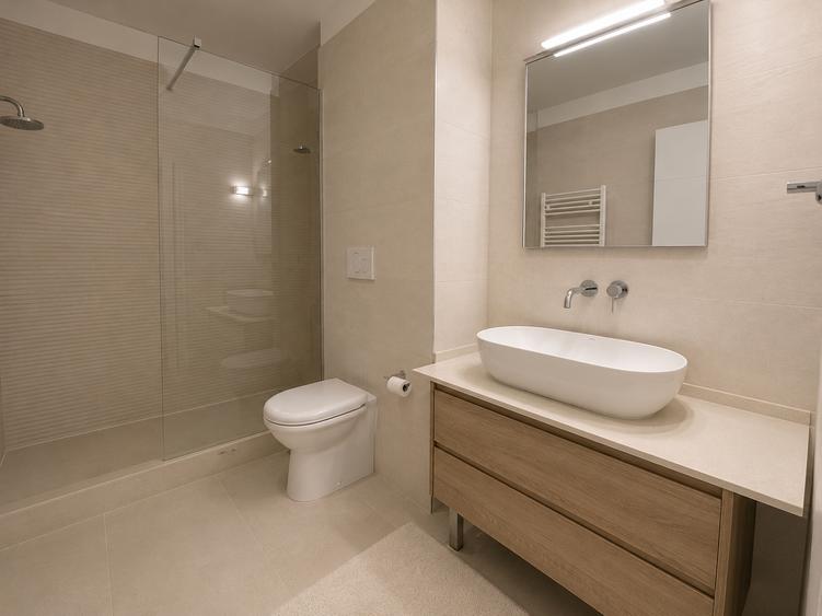 Duplex cu 6 camere cu Canalizare în Central