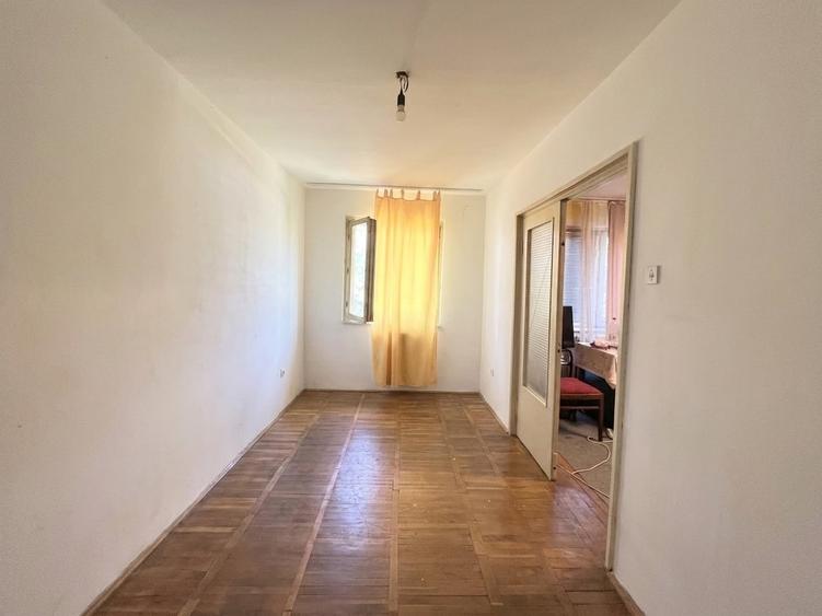 Apartament cu 2 camere nedecomandat în P-ța Doina
