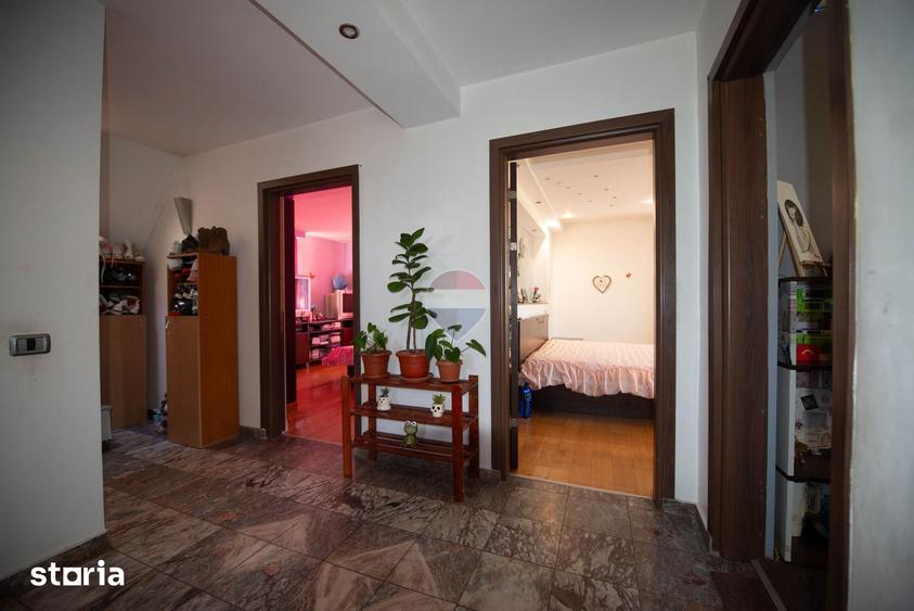 Casă cu 9 camere cu Teren 1200 Mp în Cornetu