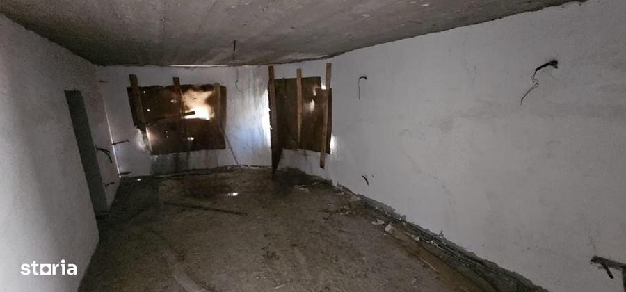 Casă cu 4 camere în Milcovul