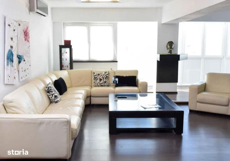 Apartament cu 4 camere semidecomandat în Berceni