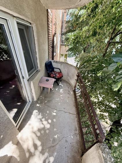 Apartament cu 3 camere decomandat în Bârzești