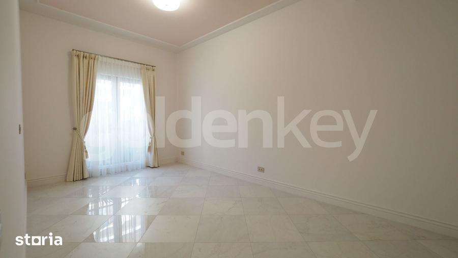 Casă cu 7 camere cu Teren 550 Mp în Central