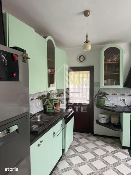 Casă cu 7 camere cu Teren 1752 Mp în Ghiroda