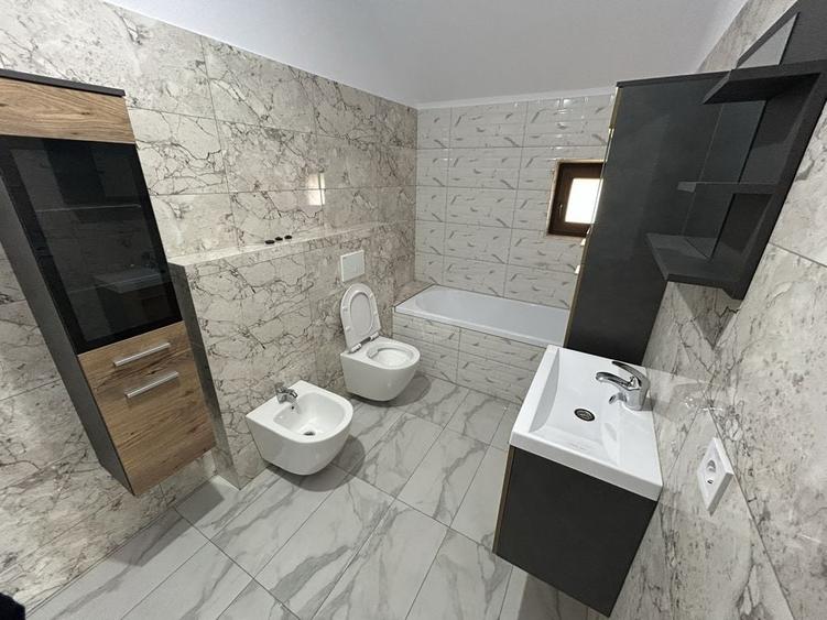 Casă cu 4 camere cu Teren 400 Mp în Geamăna