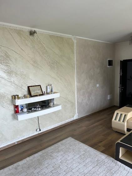 Apartament cu 3 camere decomandat, mobilat în 9 Mai