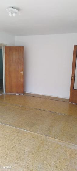 Apartament cu 3 camere în Berceni