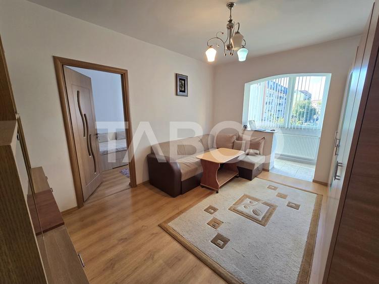 Apartament cu 3 camere semidecomandat, mobilat în Mihai Viteazul