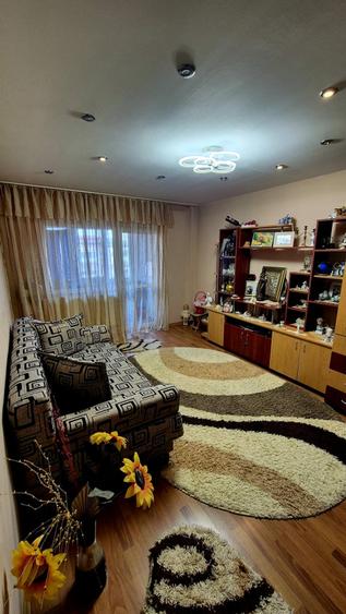 Apartament cu 3 camere în Cetate