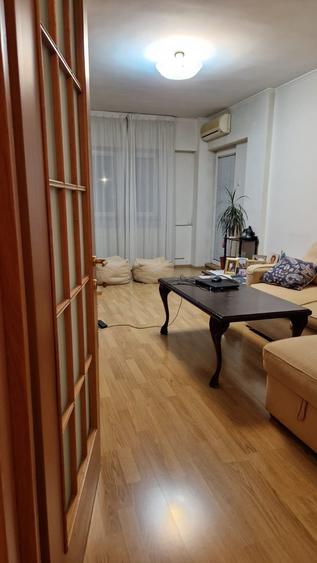 Apartament cu 3 camere decomandat în Aviației