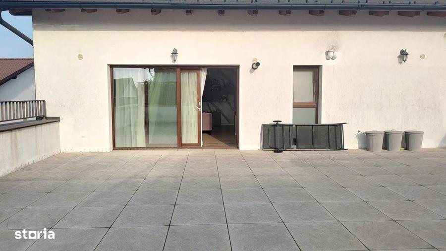 Apartament cu 3 camere în Sub Arini