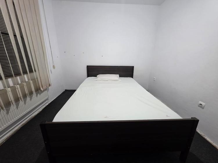 Apartament cu 4 camere decomandat în Dâmbovița