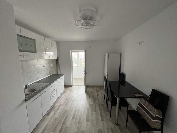 Apartament cu 2 camere decomandat în Exterior Vest