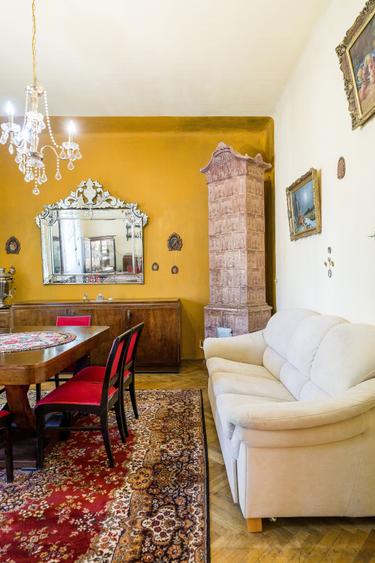 Casă individuală cu 6 camere cu Canalizare în Central