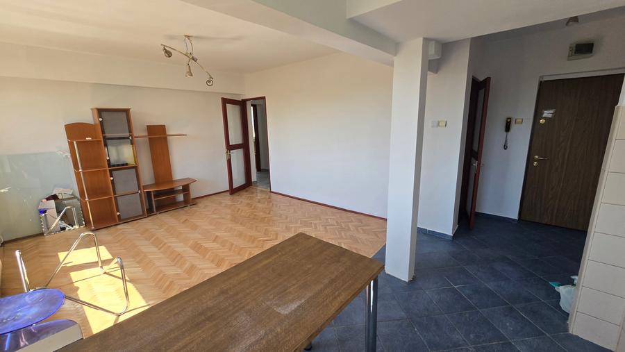 Apartament cu 3 camere semidecomandat în Domenii
