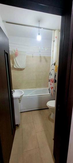 Garsonieră decomandată în Valea Adâncă