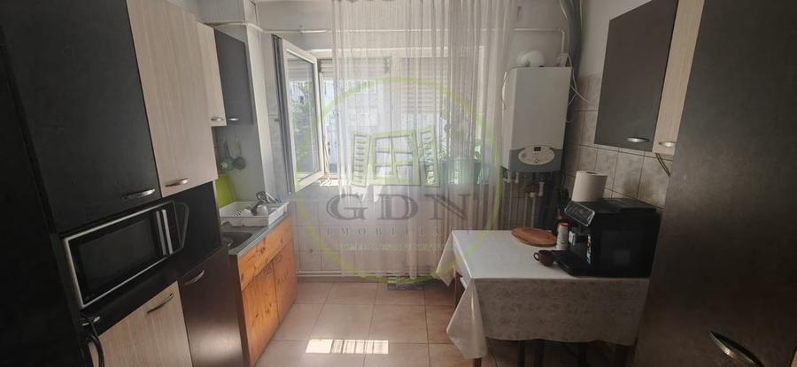 Apartament cu 2 camere semidecomandat, mobilat în Craiovița Nouă