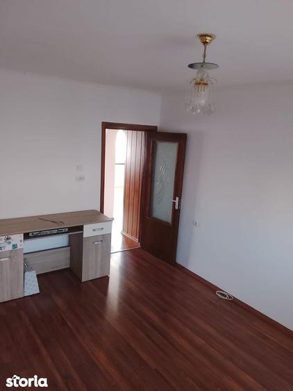 Apartament cu 3 camere în Micro 16