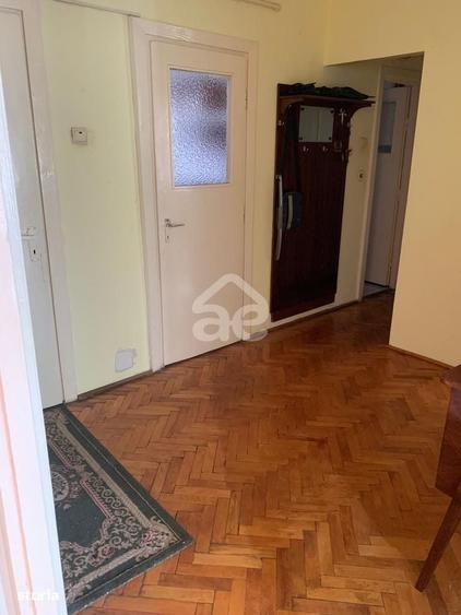 Apartament cu 4 camere decomandat în Central