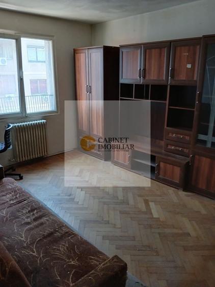 Apartament cu 3 camere semidecomandat în Kogălniceanu