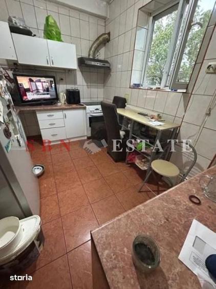 Apartament cu 3 camere semidecomandat în Rahova