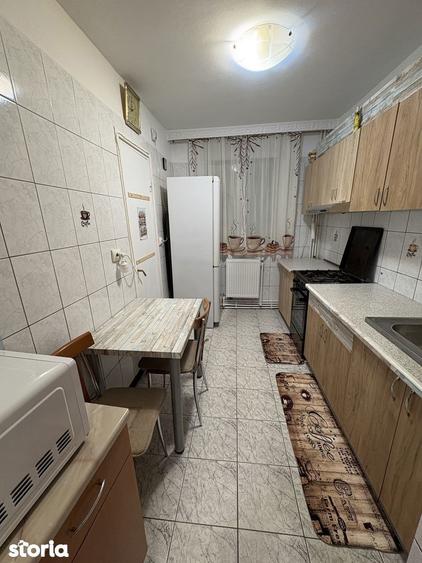 Apartament cu 3 camere decomandat, mobilat în Apărătorii Patriei