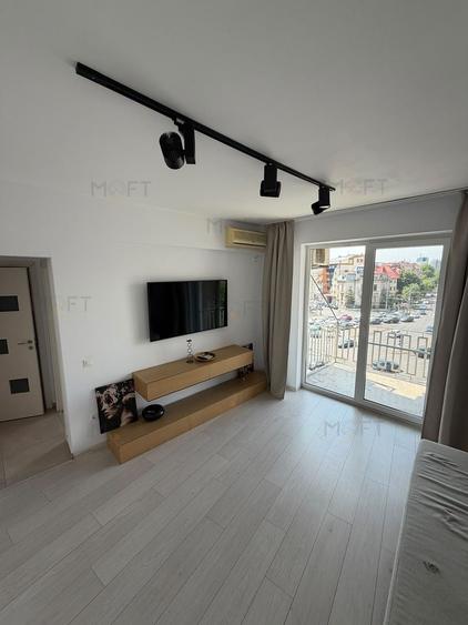 Apartament cu 3 camere semidecomandat în P-ța Romană