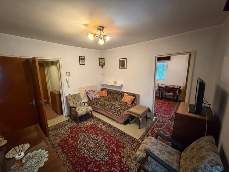 Apartament cu 2 camere semidecomandat în Berceni