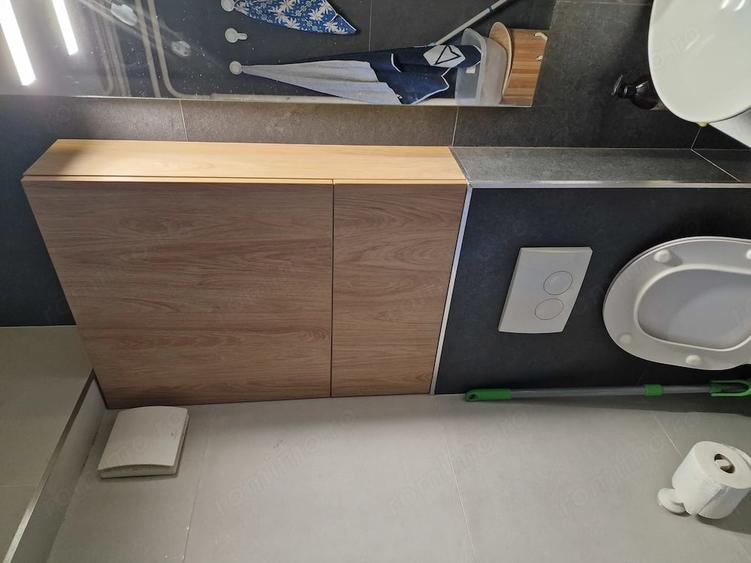 Apartament cu 3 camere semidecomandat în 1 Mai