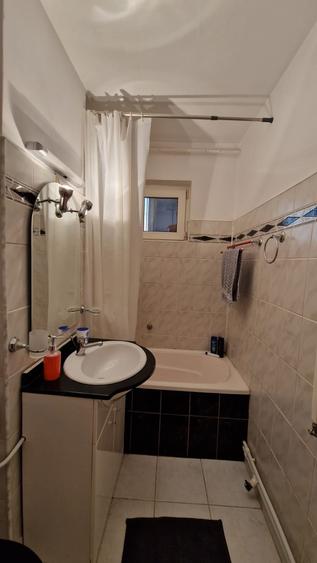 Apartament cu 2 camere semidecomandat în Piața Centrală