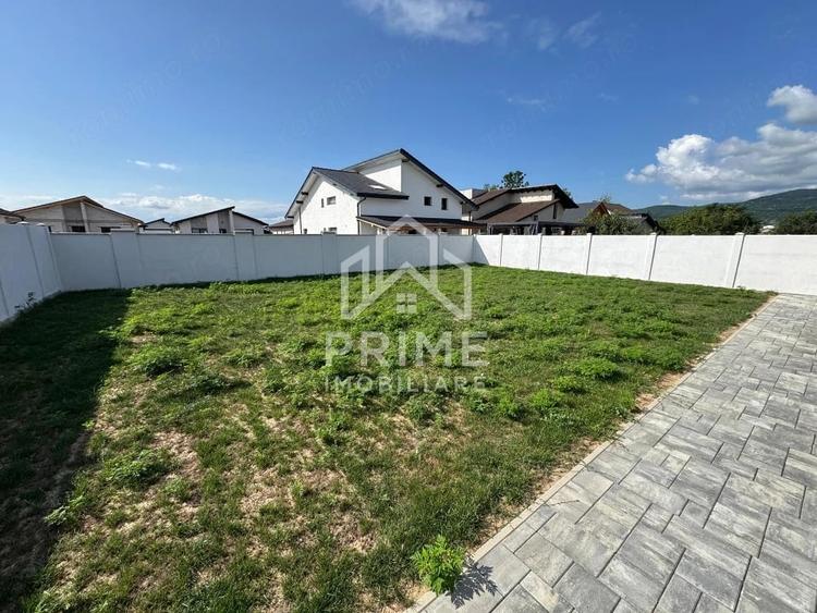Casă cu 4 camere cu Teren 500 Mp în Micești