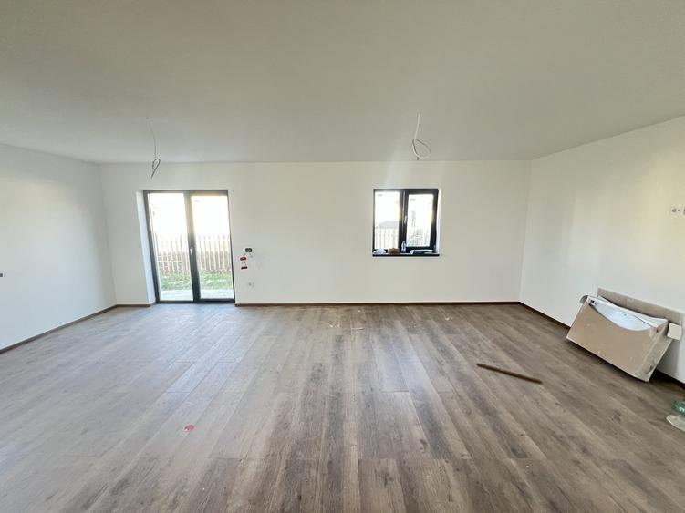Duplex cu 4 camere cu Teren 250 Mp în Tărlungeni