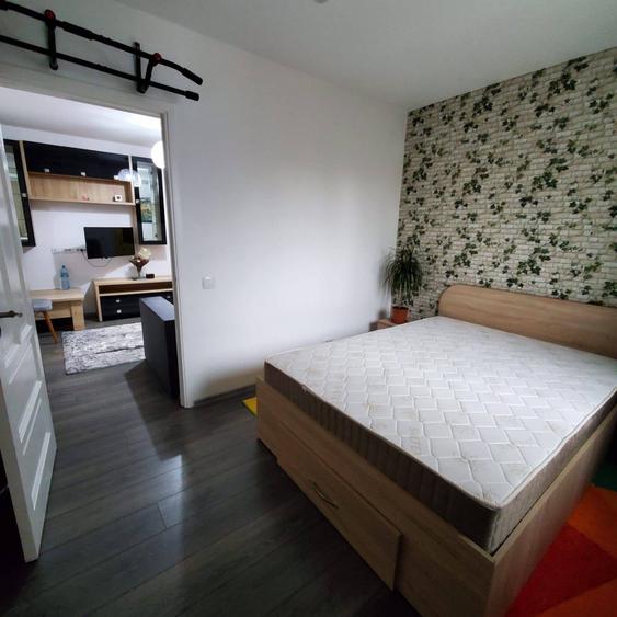 Apartament cu 2 camere semidecomandat, mobilat în Podu Roș