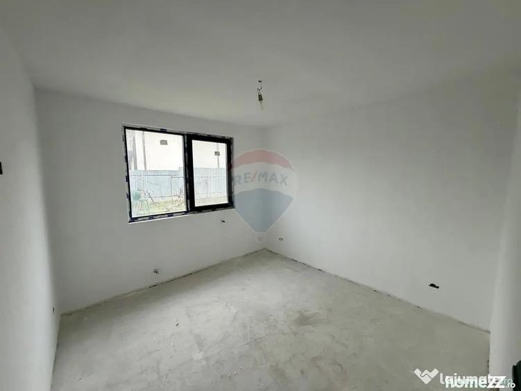 Casă cu 4 camere cu Teren 418 Mp în Golești