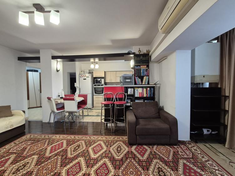 Apartament cu 3 camere decomandat în Nicolina