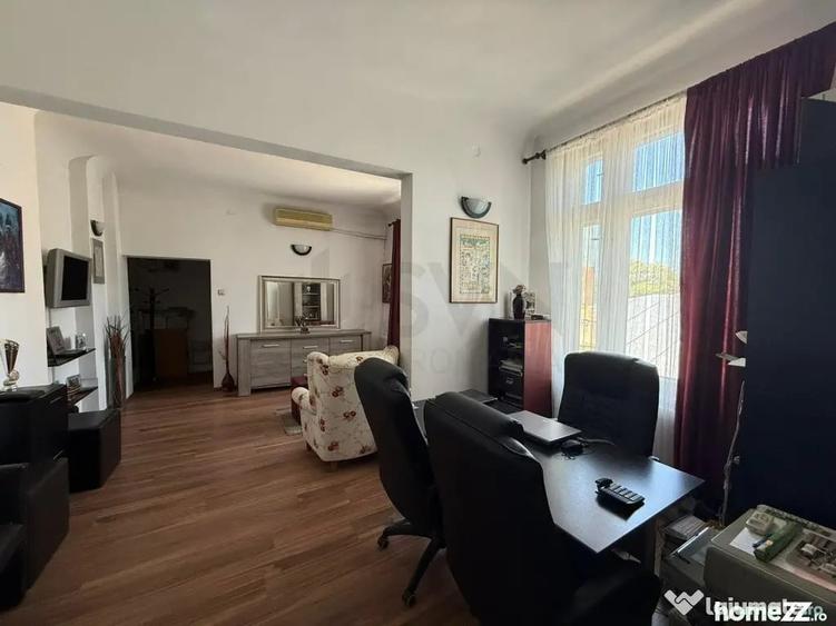 Apartament cu 4 camere semidecomandat în Cișmigiu