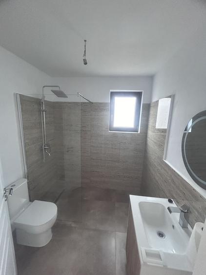Casă cu 4 camere cu Canalizare în Vladimirescu