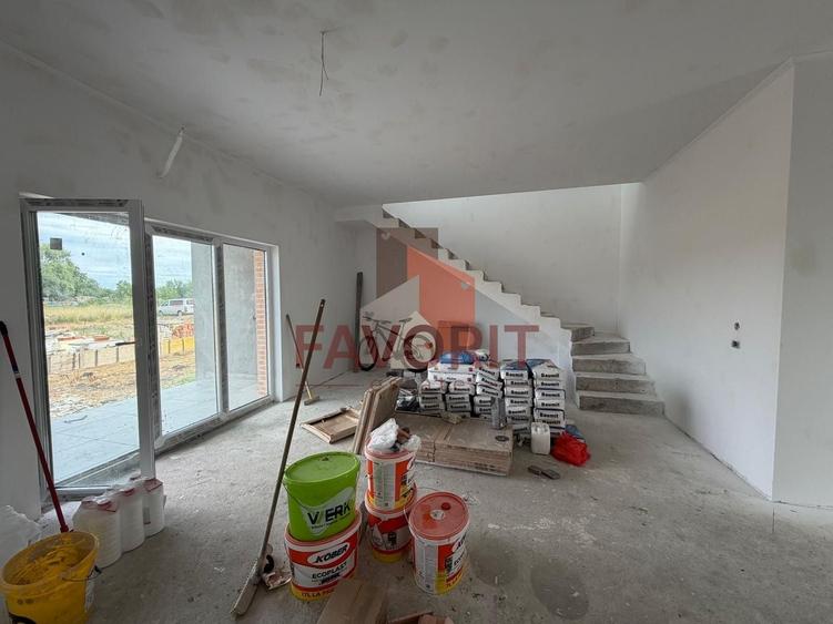 Casă cu 3 camere cu Canalizare în Săcălaz