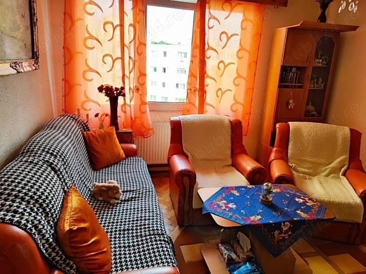Apartament cu 3 camere semidecomandat în Turda