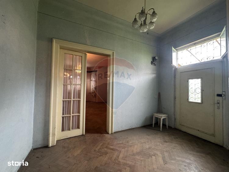 Casă cu 3 camere în Central