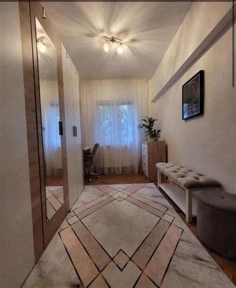 Apartament cu 3 camere decomandat, mobilat în Aradului