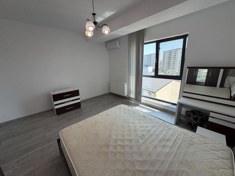 Apartament cu 2 camere decomandat, mobilat în Regie
