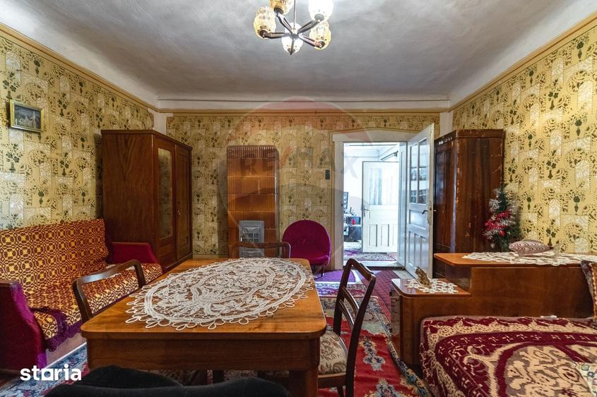 Casă cu 5 camere cu Teren 1995 Mp în Jibert