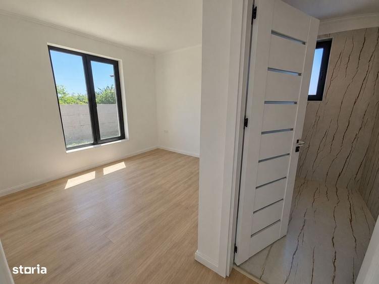 Casă cu 4 camere cu Teren 500 Mp în Vidra